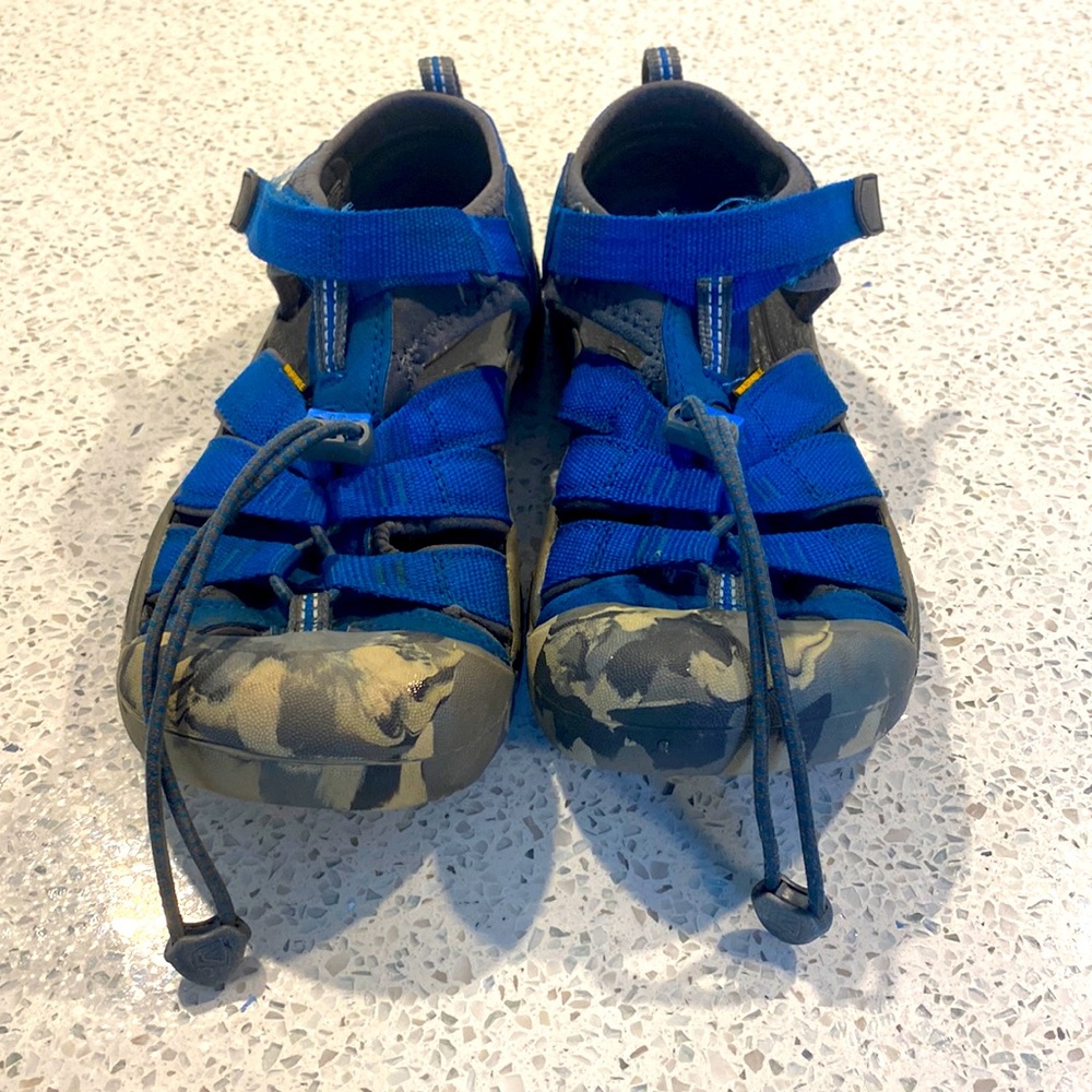 Big Kids Newport H2 water/hiking shoe size 5
